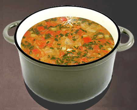 Овощной суп с кабачками в кастрюле
