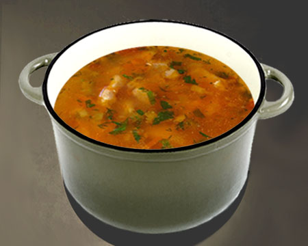 Рыбный суп из скумбрии с кабачками в кастрюле