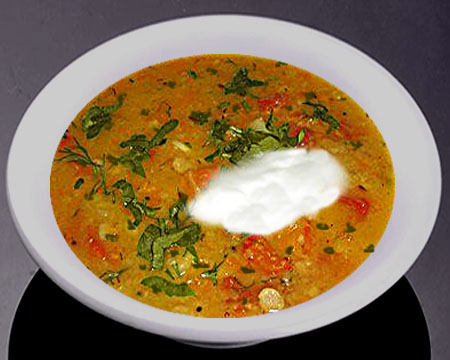 гороховый суп в тарелке