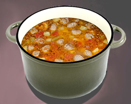 Суп с фрикадельками и кабачками в кастрюле