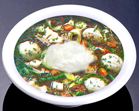 Овощной суп из замороженных овощей с клецками в тарелке