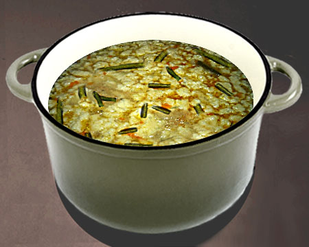 Суп из стручковой фасоли с клецками в кастрюле