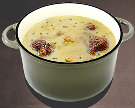 Сырный суп с тушенкой в кастрюле
