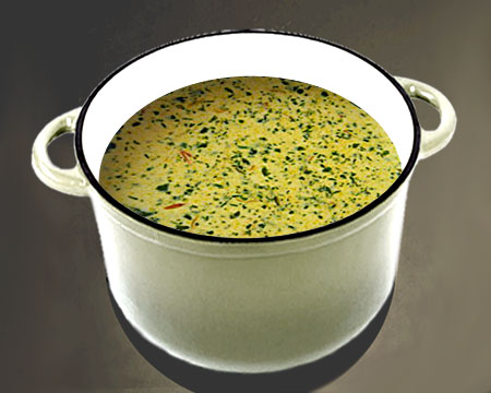 Сырный суп с зеленью в кастрюле