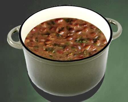 Фасолевый суп с зеленью в кастрюле