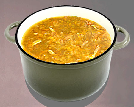 Гороховый суп с салом в кастрюле