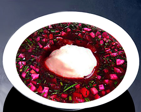 Красный борщ с маринованной свеклой в тарелке