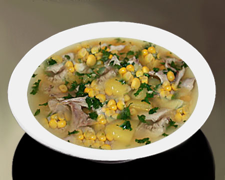 Куриный суп с кукурузой в тарелке
