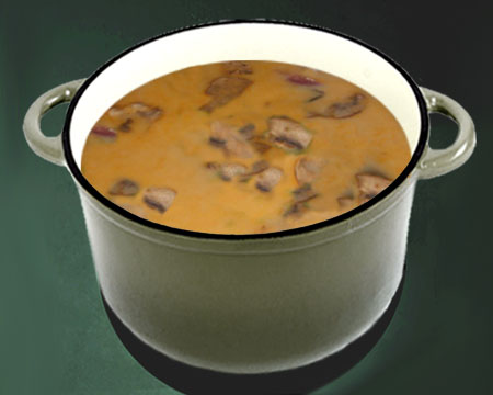 Молочный суп с грибами в кастрюле