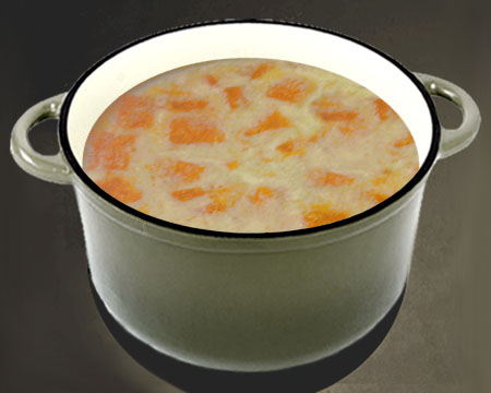 Молочный суп с тыквой в кастрюле