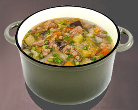 Овощной суп с баклажанами и фаршем в кастрюле