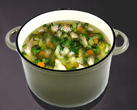 Рыбный суп с цветной капустой в кастрюле