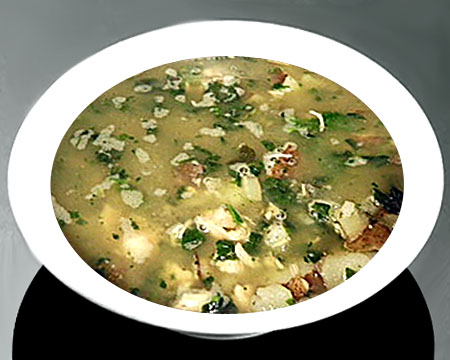 Рыбный суп с пшеном в тарелке