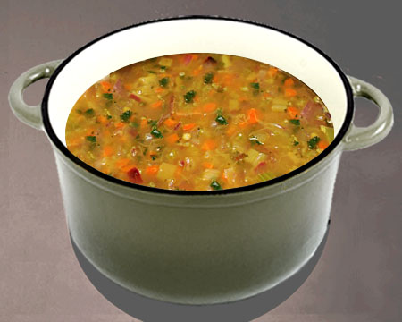 Суп из чечевицы с кабачками в кастрюле