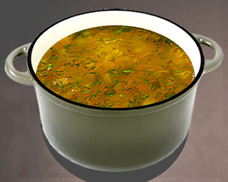 Суп из чечевицы с маринованными огурцами в кастрюле