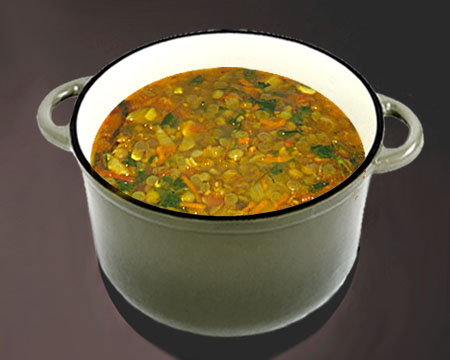 Простой суп из чечевицы в кастрюле