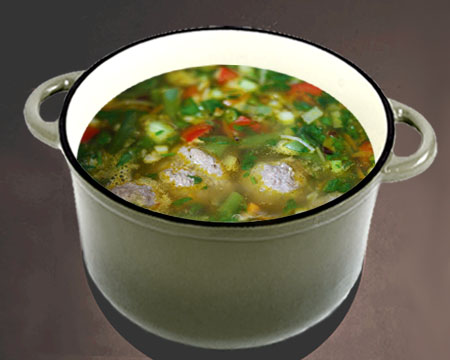 Суп с фрикадельками и стручковой фасолью в кастрюле