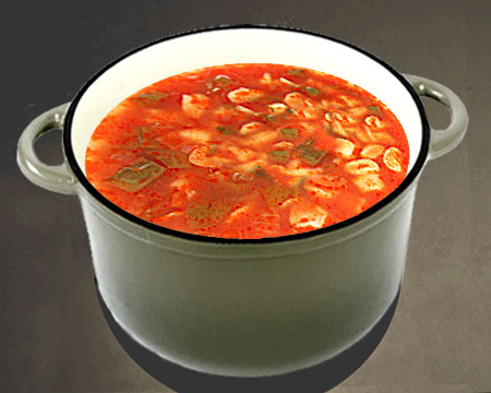 Овощной суп с клецками и баклажанной зажаркой в кастрюле