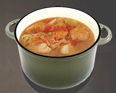Суп из рыбных консервов с клецками в кастрюле